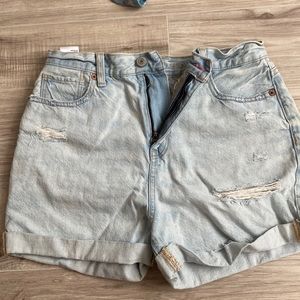 American eagle light wash shorts.